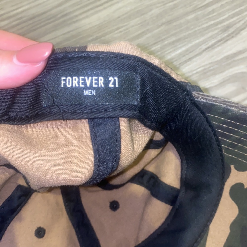 Forever 21 Men’s Camo Print Hat - Picture 2 of 3